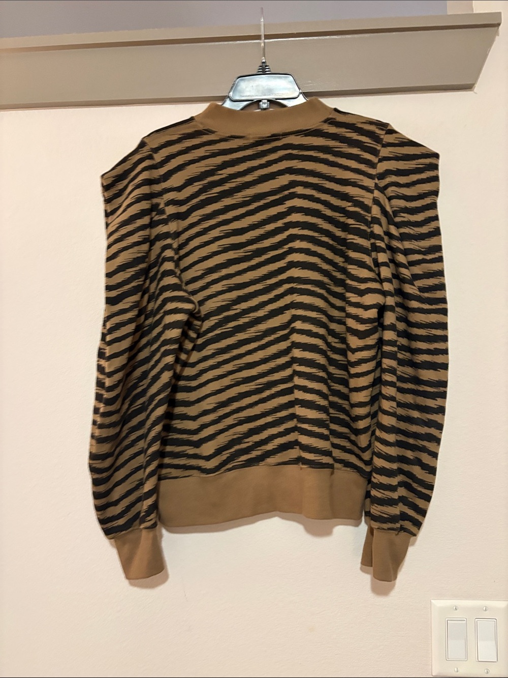 AGOLDE Folded Sleeve Mock Neck Sweatshirt in Serpentine Tigress SZ M EUC - Picture 4 of 7